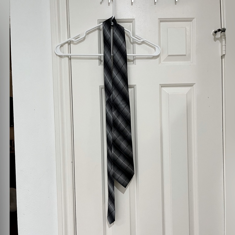 AXIST black and silver silk tie
